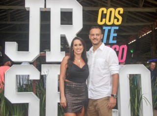 
<a style='margin-left: 5px;' class='btn btn-xs btn-social btn-facebook' href='https://www.facebook.com/sharer/sharer.php?u=https://www.galeramix.com.br/imagem/a117/800-800-90/conteudo/site_galerias/117/costelaco-junior-seco-2022-galera-mix-328.jpg' rel='popup' data-width='500' data-height='400'><i class='fa fa-facebook'></i>Compartilhar <span class='hidden-xs'>no Facebook</span>
</a> 
<a class='btn btn-default btn-xs' target='_blank' href='imagem/a117/800-800-90/conteudo/site_galerias/117/costelaco-junior-seco-2022-galera-mix-328.jpg'>
<span class='glyphicon glyphicon-cloud-download'></span> Salvar
</a>
