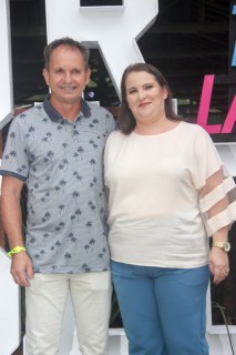 
<a style='margin-left: 5px;' class='btn btn-xs btn-social btn-facebook' href='https://www.facebook.com/sharer/sharer.php?u=https://www.galeramix.com.br/imagem/a117/800-800-90/conteudo/site_galerias/117/costelaco-junior-seco-2022-galera-mix-333.jpg' rel='popup' data-width='500' data-height='400'><i class='fa fa-facebook'></i>Compartilhar <span class='hidden-xs'>no Facebook</span>
</a> 
<a class='btn btn-default btn-xs' target='_blank' href='imagem/a117/800-800-90/conteudo/site_galerias/117/costelaco-junior-seco-2022-galera-mix-333.jpg'>
<span class='glyphicon glyphicon-cloud-download'></span> Salvar
</a>
