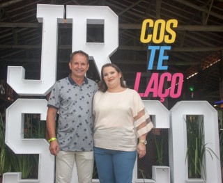 
<a style='margin-left: 5px;' class='btn btn-xs btn-social btn-facebook' href='https://www.facebook.com/sharer/sharer.php?u=https://www.galeramix.com.br/imagem/a117/800-800-90/conteudo/site_galerias/117/costelaco-junior-seco-2022-galera-mix-334.jpg' rel='popup' data-width='500' data-height='400'><i class='fa fa-facebook'></i>Compartilhar <span class='hidden-xs'>no Facebook</span>
</a> 
<a class='btn btn-default btn-xs' target='_blank' href='imagem/a117/800-800-90/conteudo/site_galerias/117/costelaco-junior-seco-2022-galera-mix-334.jpg'>
<span class='glyphicon glyphicon-cloud-download'></span> Salvar
</a>
