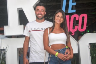 
<a style='margin-left: 5px;' class='btn btn-xs btn-social btn-facebook' href='https://www.facebook.com/sharer/sharer.php?u=https://www.galeramix.com.br/imagem/a117/800-800-90/conteudo/site_galerias/117/costelaco-junior-seco-2022-galera-mix-83.jpg' rel='popup' data-width='500' data-height='400'><i class='fa fa-facebook'></i>Compartilhar <span class='hidden-xs'>no Facebook</span>
</a> 
<a class='btn btn-default btn-xs' target='_blank' href='imagem/a117/800-800-90/conteudo/site_galerias/117/costelaco-junior-seco-2022-galera-mix-83.jpg'>
<span class='glyphicon glyphicon-cloud-download'></span> Salvar
</a>
