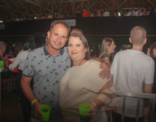 
<a style='margin-left: 5px;' class='btn btn-xs btn-social btn-facebook' href='https://www.facebook.com/sharer/sharer.php?u=https://www.galeramix.com.br/imagem/a117/800-800-90/conteudo/site_galerias/117/costelaco-junior-seco-2022-galera-mix-95.jpg' rel='popup' data-width='500' data-height='400'><i class='fa fa-facebook'></i>Compartilhar <span class='hidden-xs'>no Facebook</span>
</a> 
<a class='btn btn-default btn-xs' target='_blank' href='imagem/a117/800-800-90/conteudo/site_galerias/117/costelaco-junior-seco-2022-galera-mix-95.jpg'>
<span class='glyphicon glyphicon-cloud-download'></span> Salvar
</a>
