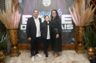 
<a style='margin-left: 5px;' class='btn btn-xs btn-social btn-facebook' href='https://www.facebook.com/sharer/sharer.php?u=https://www.galeramix.com.br/imagem/a118/800-800-90/conteudo/site_galerias/118/0047.jpg' rel='popup' data-width='500' data-height='400'><i class='fa fa-facebook'></i>Compartilhar <span class='hidden-xs'>no Facebook</span>
</a> 
<a class='btn btn-default btn-xs' target='_blank' href='imagem/a118/800-800-90/conteudo/site_galerias/118/0047.jpg'>
<span class='glyphicon glyphicon-cloud-download'></span> Salvar
</a>
