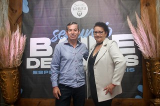 
<a style='margin-left: 5px;' class='btn btn-xs btn-social btn-facebook' href='https://www.facebook.com/sharer/sharer.php?u=https://www.galeramix.com.br/imagem/a118/800-800-90/conteudo/site_galerias/118/0058.jpg' rel='popup' data-width='500' data-height='400'><i class='fa fa-facebook'></i>Compartilhar <span class='hidden-xs'>no Facebook</span>
</a> 
<a class='btn btn-default btn-xs' target='_blank' href='imagem/a118/800-800-90/conteudo/site_galerias/118/0058.jpg'>
<span class='glyphicon glyphicon-cloud-download'></span> Salvar
</a>
