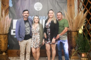 
<a style='margin-left: 5px;' class='btn btn-xs btn-social btn-facebook' href='https://www.facebook.com/sharer/sharer.php?u=https://www.galeramix.com.br/imagem/a118/800-800-90/conteudo/site_galerias/118/0091.jpg' rel='popup' data-width='500' data-height='400'><i class='fa fa-facebook'></i>Compartilhar <span class='hidden-xs'>no Facebook</span>
</a> 
<a class='btn btn-default btn-xs' target='_blank' href='imagem/a118/800-800-90/conteudo/site_galerias/118/0091.jpg'>
<span class='glyphicon glyphicon-cloud-download'></span> Salvar
</a>
