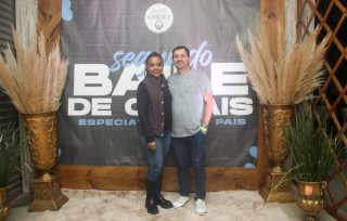 
<a style='margin-left: 5px;' class='btn btn-xs btn-social btn-facebook' href='https://www.facebook.com/sharer/sharer.php?u=https://www.galeramix.com.br/imagem/a118/800-800-90/conteudo/site_galerias/118/baile-102.jpg' rel='popup' data-width='500' data-height='400'><i class='fa fa-facebook'></i>Compartilhar <span class='hidden-xs'>no Facebook</span>
</a> 
<a class='btn btn-default btn-xs' target='_blank' href='imagem/a118/800-800-90/conteudo/site_galerias/118/baile-102.jpg'>
<span class='glyphicon glyphicon-cloud-download'></span> Salvar
</a>
