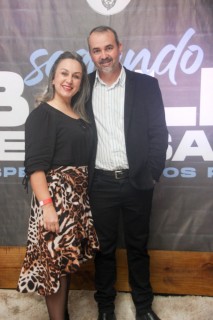 
<a style='margin-left: 5px;' class='btn btn-xs btn-social btn-facebook' href='https://www.facebook.com/sharer/sharer.php?u=https://www.galeramix.com.br/imagem/a118/800-800-90/conteudo/site_galerias/118/baile-106.jpg' rel='popup' data-width='500' data-height='400'><i class='fa fa-facebook'></i>Compartilhar <span class='hidden-xs'>no Facebook</span>
</a> 
<a class='btn btn-default btn-xs' target='_blank' href='imagem/a118/800-800-90/conteudo/site_galerias/118/baile-106.jpg'>
<span class='glyphicon glyphicon-cloud-download'></span> Salvar
</a>
