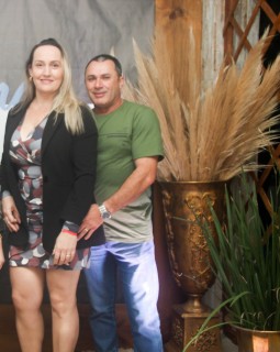 
<a style='margin-left: 5px;' class='btn btn-xs btn-social btn-facebook' href='https://www.facebook.com/sharer/sharer.php?u=https://www.galeramix.com.br/imagem/a118/800-800-90/conteudo/site_galerias/118/baile-109.jpg' rel='popup' data-width='500' data-height='400'><i class='fa fa-facebook'></i>Compartilhar <span class='hidden-xs'>no Facebook</span>
</a> 
<a class='btn btn-default btn-xs' target='_blank' href='imagem/a118/800-800-90/conteudo/site_galerias/118/baile-109.jpg'>
<span class='glyphicon glyphicon-cloud-download'></span> Salvar
</a>
