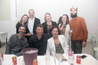 
<a style='margin-left: 5px;' class='btn btn-xs btn-social btn-facebook' href='https://www.facebook.com/sharer/sharer.php?u=https://www.galeramix.com.br/imagem/a118/800-800-90/conteudo/site_galerias/118/baile-112.jpg' rel='popup' data-width='500' data-height='400'><i class='fa fa-facebook'></i>Compartilhar <span class='hidden-xs'>no Facebook</span>
</a> 
<a class='btn btn-default btn-xs' target='_blank' href='imagem/a118/800-800-90/conteudo/site_galerias/118/baile-112.jpg'>
<span class='glyphicon glyphicon-cloud-download'></span> Salvar
</a>
