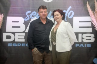 
<a style='margin-left: 5px;' class='btn btn-xs btn-social btn-facebook' href='https://www.facebook.com/sharer/sharer.php?u=https://www.galeramix.com.br/imagem/a118/800-800-90/conteudo/site_galerias/118/baile-14.jpg' rel='popup' data-width='500' data-height='400'><i class='fa fa-facebook'></i>Compartilhar <span class='hidden-xs'>no Facebook</span>
</a> 
<a class='btn btn-default btn-xs' target='_blank' href='imagem/a118/800-800-90/conteudo/site_galerias/118/baile-14.jpg'>
<span class='glyphicon glyphicon-cloud-download'></span> Salvar
</a>
