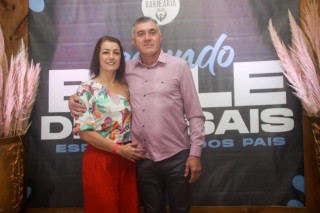 
<a style='margin-left: 5px;' class='btn btn-xs btn-social btn-facebook' href='https://www.facebook.com/sharer/sharer.php?u=https://www.galeramix.com.br/imagem/a118/800-800-90/conteudo/site_galerias/118/baile-17.jpg' rel='popup' data-width='500' data-height='400'><i class='fa fa-facebook'></i>Compartilhar <span class='hidden-xs'>no Facebook</span>
</a> 
<a class='btn btn-default btn-xs' target='_blank' href='imagem/a118/800-800-90/conteudo/site_galerias/118/baile-17.jpg'>
<span class='glyphicon glyphicon-cloud-download'></span> Salvar
</a>
