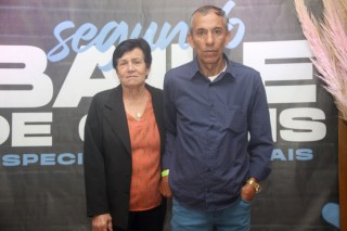 
<a style='margin-left: 5px;' class='btn btn-xs btn-social btn-facebook' href='https://www.facebook.com/sharer/sharer.php?u=https://www.galeramix.com.br/imagem/a118/800-800-90/conteudo/site_galerias/118/baile-19.jpg' rel='popup' data-width='500' data-height='400'><i class='fa fa-facebook'></i>Compartilhar <span class='hidden-xs'>no Facebook</span>
</a> 
<a class='btn btn-default btn-xs' target='_blank' href='imagem/a118/800-800-90/conteudo/site_galerias/118/baile-19.jpg'>
<span class='glyphicon glyphicon-cloud-download'></span> Salvar
</a>
