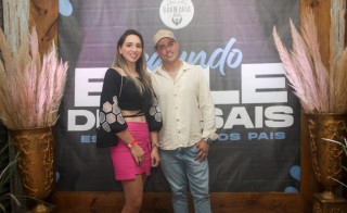 
<a style='margin-left: 5px;' class='btn btn-xs btn-social btn-facebook' href='https://www.facebook.com/sharer/sharer.php?u=https://www.galeramix.com.br/imagem/a118/800-800-90/conteudo/site_galerias/118/baile-27.jpg' rel='popup' data-width='500' data-height='400'><i class='fa fa-facebook'></i>Compartilhar <span class='hidden-xs'>no Facebook</span>
</a> 
<a class='btn btn-default btn-xs' target='_blank' href='imagem/a118/800-800-90/conteudo/site_galerias/118/baile-27.jpg'>
<span class='glyphicon glyphicon-cloud-download'></span> Salvar
</a>
