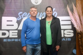 
<a style='margin-left: 5px;' class='btn btn-xs btn-social btn-facebook' href='https://www.facebook.com/sharer/sharer.php?u=https://www.galeramix.com.br/imagem/a118/800-800-90/conteudo/site_galerias/118/baile-35.jpg' rel='popup' data-width='500' data-height='400'><i class='fa fa-facebook'></i>Compartilhar <span class='hidden-xs'>no Facebook</span>
</a> 
<a class='btn btn-default btn-xs' target='_blank' href='imagem/a118/800-800-90/conteudo/site_galerias/118/baile-35.jpg'>
<span class='glyphicon glyphicon-cloud-download'></span> Salvar
</a>
