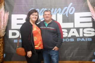 
<a style='margin-left: 5px;' class='btn btn-xs btn-social btn-facebook' href='https://www.facebook.com/sharer/sharer.php?u=https://www.galeramix.com.br/imagem/a118/800-800-90/conteudo/site_galerias/118/baile-36.jpg' rel='popup' data-width='500' data-height='400'><i class='fa fa-facebook'></i>Compartilhar <span class='hidden-xs'>no Facebook</span>
</a> 
<a class='btn btn-default btn-xs' target='_blank' href='imagem/a118/800-800-90/conteudo/site_galerias/118/baile-36.jpg'>
<span class='glyphicon glyphicon-cloud-download'></span> Salvar
</a>
