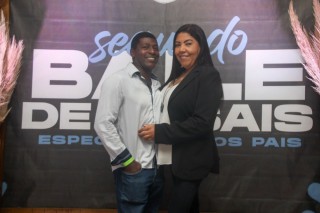 
<a style='margin-left: 5px;' class='btn btn-xs btn-social btn-facebook' href='https://www.facebook.com/sharer/sharer.php?u=https://www.galeramix.com.br/imagem/a118/800-800-90/conteudo/site_galerias/118/baile-37.jpg' rel='popup' data-width='500' data-height='400'><i class='fa fa-facebook'></i>Compartilhar <span class='hidden-xs'>no Facebook</span>
</a> 
<a class='btn btn-default btn-xs' target='_blank' href='imagem/a118/800-800-90/conteudo/site_galerias/118/baile-37.jpg'>
<span class='glyphicon glyphicon-cloud-download'></span> Salvar
</a>
