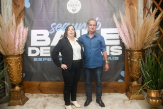 
<a style='margin-left: 5px;' class='btn btn-xs btn-social btn-facebook' href='https://www.facebook.com/sharer/sharer.php?u=https://www.galeramix.com.br/imagem/a118/800-800-90/conteudo/site_galerias/118/baile-4.jpg' rel='popup' data-width='500' data-height='400'><i class='fa fa-facebook'></i>Compartilhar <span class='hidden-xs'>no Facebook</span>
</a> 
<a class='btn btn-default btn-xs' target='_blank' href='imagem/a118/800-800-90/conteudo/site_galerias/118/baile-4.jpg'>
<span class='glyphicon glyphicon-cloud-download'></span> Salvar
</a>
