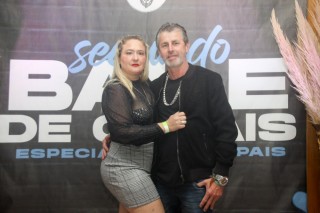 
<a style='margin-left: 5px;' class='btn btn-xs btn-social btn-facebook' href='https://www.facebook.com/sharer/sharer.php?u=https://www.galeramix.com.br/imagem/a118/800-800-90/conteudo/site_galerias/118/baile-47.jpg' rel='popup' data-width='500' data-height='400'><i class='fa fa-facebook'></i>Compartilhar <span class='hidden-xs'>no Facebook</span>
</a> 
<a class='btn btn-default btn-xs' target='_blank' href='imagem/a118/800-800-90/conteudo/site_galerias/118/baile-47.jpg'>
<span class='glyphicon glyphicon-cloud-download'></span> Salvar
</a>
