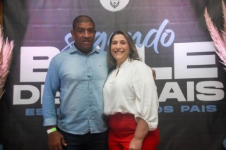 
<a style='margin-left: 5px;' class='btn btn-xs btn-social btn-facebook' href='https://www.facebook.com/sharer/sharer.php?u=https://www.galeramix.com.br/imagem/a118/800-800-90/conteudo/site_galerias/118/baile-5.jpg' rel='popup' data-width='500' data-height='400'><i class='fa fa-facebook'></i>Compartilhar <span class='hidden-xs'>no Facebook</span>
</a> 
<a class='btn btn-default btn-xs' target='_blank' href='imagem/a118/800-800-90/conteudo/site_galerias/118/baile-5.jpg'>
<span class='glyphicon glyphicon-cloud-download'></span> Salvar
</a>
