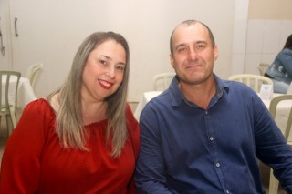 
<a style='margin-left: 5px;' class='btn btn-xs btn-social btn-facebook' href='https://www.facebook.com/sharer/sharer.php?u=https://www.galeramix.com.br/imagem/a118/800-800-90/conteudo/site_galerias/118/baile-63.jpg' rel='popup' data-width='500' data-height='400'><i class='fa fa-facebook'></i>Compartilhar <span class='hidden-xs'>no Facebook</span>
</a> 
<a class='btn btn-default btn-xs' target='_blank' href='imagem/a118/800-800-90/conteudo/site_galerias/118/baile-63.jpg'>
<span class='glyphicon glyphicon-cloud-download'></span> Salvar
</a>
