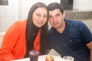 
<a style='margin-left: 5px;' class='btn btn-xs btn-social btn-facebook' href='https://www.facebook.com/sharer/sharer.php?u=https://www.galeramix.com.br/imagem/a118/800-800-90/conteudo/site_galerias/118/baile-67.jpg' rel='popup' data-width='500' data-height='400'><i class='fa fa-facebook'></i>Compartilhar <span class='hidden-xs'>no Facebook</span>
</a> 
<a class='btn btn-default btn-xs' target='_blank' href='imagem/a118/800-800-90/conteudo/site_galerias/118/baile-67.jpg'>
<span class='glyphicon glyphicon-cloud-download'></span> Salvar
</a>
