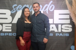 
<a style='margin-left: 5px;' class='btn btn-xs btn-social btn-facebook' href='https://www.facebook.com/sharer/sharer.php?u=https://www.galeramix.com.br/imagem/a118/800-800-90/conteudo/site_galerias/118/baile-68.jpg' rel='popup' data-width='500' data-height='400'><i class='fa fa-facebook'></i>Compartilhar <span class='hidden-xs'>no Facebook</span>
</a> 
<a class='btn btn-default btn-xs' target='_blank' href='imagem/a118/800-800-90/conteudo/site_galerias/118/baile-68.jpg'>
<span class='glyphicon glyphicon-cloud-download'></span> Salvar
</a>
