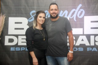 
<a style='margin-left: 5px;' class='btn btn-xs btn-social btn-facebook' href='https://www.facebook.com/sharer/sharer.php?u=https://www.galeramix.com.br/imagem/a118/800-800-90/conteudo/site_galerias/118/baile-70.jpg' rel='popup' data-width='500' data-height='400'><i class='fa fa-facebook'></i>Compartilhar <span class='hidden-xs'>no Facebook</span>
</a> 
<a class='btn btn-default btn-xs' target='_blank' href='imagem/a118/800-800-90/conteudo/site_galerias/118/baile-70.jpg'>
<span class='glyphicon glyphicon-cloud-download'></span> Salvar
</a>
