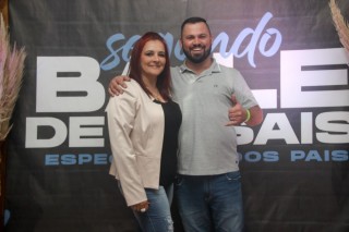 
<a style='margin-left: 5px;' class='btn btn-xs btn-social btn-facebook' href='https://www.facebook.com/sharer/sharer.php?u=https://www.galeramix.com.br/imagem/a118/800-800-90/conteudo/site_galerias/118/baile-71.jpg' rel='popup' data-width='500' data-height='400'><i class='fa fa-facebook'></i>Compartilhar <span class='hidden-xs'>no Facebook</span>
</a> 
<a class='btn btn-default btn-xs' target='_blank' href='imagem/a118/800-800-90/conteudo/site_galerias/118/baile-71.jpg'>
<span class='glyphicon glyphicon-cloud-download'></span> Salvar
</a>
