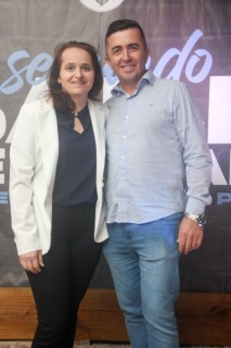 
<a style='margin-left: 5px;' class='btn btn-xs btn-social btn-facebook' href='https://www.facebook.com/sharer/sharer.php?u=https://www.galeramix.com.br/imagem/a118/800-800-90/conteudo/site_galerias/118/baile-74.jpg' rel='popup' data-width='500' data-height='400'><i class='fa fa-facebook'></i>Compartilhar <span class='hidden-xs'>no Facebook</span>
</a> 
<a class='btn btn-default btn-xs' target='_blank' href='imagem/a118/800-800-90/conteudo/site_galerias/118/baile-74.jpg'>
<span class='glyphicon glyphicon-cloud-download'></span> Salvar
</a>
