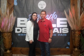 
<a style='margin-left: 5px;' class='btn btn-xs btn-social btn-facebook' href='https://www.facebook.com/sharer/sharer.php?u=https://www.galeramix.com.br/imagem/a118/800-800-90/conteudo/site_galerias/118/baile-78.jpg' rel='popup' data-width='500' data-height='400'><i class='fa fa-facebook'></i>Compartilhar <span class='hidden-xs'>no Facebook</span>
</a> 
<a class='btn btn-default btn-xs' target='_blank' href='imagem/a118/800-800-90/conteudo/site_galerias/118/baile-78.jpg'>
<span class='glyphicon glyphicon-cloud-download'></span> Salvar
</a>
