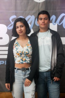 
<a style='margin-left: 5px;' class='btn btn-xs btn-social btn-facebook' href='https://www.facebook.com/sharer/sharer.php?u=https://www.galeramix.com.br/imagem/a118/800-800-90/conteudo/site_galerias/118/baile-8.jpg' rel='popup' data-width='500' data-height='400'><i class='fa fa-facebook'></i>Compartilhar <span class='hidden-xs'>no Facebook</span>
</a> 
<a class='btn btn-default btn-xs' target='_blank' href='imagem/a118/800-800-90/conteudo/site_galerias/118/baile-8.jpg'>
<span class='glyphicon glyphicon-cloud-download'></span> Salvar
</a>
