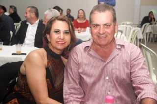 
<a style='margin-left: 5px;' class='btn btn-xs btn-social btn-facebook' href='https://www.facebook.com/sharer/sharer.php?u=https://www.galeramix.com.br/imagem/a118/800-800-90/conteudo/site_galerias/118/baile-80.jpg' rel='popup' data-width='500' data-height='400'><i class='fa fa-facebook'></i>Compartilhar <span class='hidden-xs'>no Facebook</span>
</a> 
<a class='btn btn-default btn-xs' target='_blank' href='imagem/a118/800-800-90/conteudo/site_galerias/118/baile-80.jpg'>
<span class='glyphicon glyphicon-cloud-download'></span> Salvar
</a>
