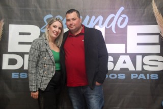 
<a style='margin-left: 5px;' class='btn btn-xs btn-social btn-facebook' href='https://www.facebook.com/sharer/sharer.php?u=https://www.galeramix.com.br/imagem/a118/800-800-90/conteudo/site_galerias/118/baile-86.jpg' rel='popup' data-width='500' data-height='400'><i class='fa fa-facebook'></i>Compartilhar <span class='hidden-xs'>no Facebook</span>
</a> 
<a class='btn btn-default btn-xs' target='_blank' href='imagem/a118/800-800-90/conteudo/site_galerias/118/baile-86.jpg'>
<span class='glyphicon glyphicon-cloud-download'></span> Salvar
</a>
