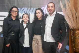 
<a style='margin-left: 5px;' class='btn btn-xs btn-social btn-facebook' href='https://www.facebook.com/sharer/sharer.php?u=https://www.galeramix.com.br/imagem/a118/800-800-90/conteudo/site_galerias/118/baile-90.jpg' rel='popup' data-width='500' data-height='400'><i class='fa fa-facebook'></i>Compartilhar <span class='hidden-xs'>no Facebook</span>
</a> 
<a class='btn btn-default btn-xs' target='_blank' href='imagem/a118/800-800-90/conteudo/site_galerias/118/baile-90.jpg'>
<span class='glyphicon glyphicon-cloud-download'></span> Salvar
</a>
