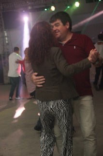 
<a style='margin-left: 5px;' class='btn btn-xs btn-social btn-facebook' href='https://www.facebook.com/sharer/sharer.php?u=https://www.galeramix.com.br/imagem/a118/800-800-90/conteudo/site_galerias/118/baile-94.jpg' rel='popup' data-width='500' data-height='400'><i class='fa fa-facebook'></i>Compartilhar <span class='hidden-xs'>no Facebook</span>
</a> 
<a class='btn btn-default btn-xs' target='_blank' href='imagem/a118/800-800-90/conteudo/site_galerias/118/baile-94.jpg'>
<span class='glyphicon glyphicon-cloud-download'></span> Salvar
</a>
