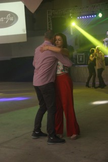 
<a style='margin-left: 5px;' class='btn btn-xs btn-social btn-facebook' href='https://www.facebook.com/sharer/sharer.php?u=https://www.galeramix.com.br/imagem/a118/800-800-90/conteudo/site_galerias/118/baile-97.jpg' rel='popup' data-width='500' data-height='400'><i class='fa fa-facebook'></i>Compartilhar <span class='hidden-xs'>no Facebook</span>
</a> 
<a class='btn btn-default btn-xs' target='_blank' href='imagem/a118/800-800-90/conteudo/site_galerias/118/baile-97.jpg'>
<span class='glyphicon glyphicon-cloud-download'></span> Salvar
</a>
