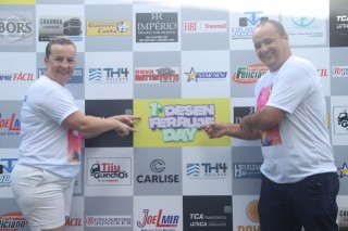 
    <a style='margin-left: 5px;' class='btn btn-xs btn-social btn-facebook' href='https://www.facebook.com/sharer/sharer.php?u=https://www.galeramix.com.br/imagem/a119/800-800-90/conteudo/site_galerias/119/deseferrujem-23.jpg' rel='popup' data-width='500' data-height='400'><i class='fa fa-facebook'></i>Compartilhar <span class='hidden-xs'>no Facebook</span>
</a> 
<a class='btn btn-default btn-xs' target='_blank' href='imagem/a119/800-800-90/conteudo/site_galerias/119/deseferrujem-23.jpg'>
    <span class='glyphicon glyphicon-cloud-download'></span> Salvar
</a>
