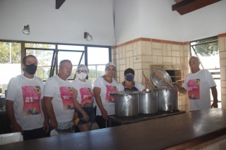 
<a style='margin-left: 5px;' class='btn btn-xs btn-social btn-facebook' href='https://www.facebook.com/sharer/sharer.php?u=https://www.galeramix.com.br/imagem/a119/800-800-90/conteudo/site_galerias/119/deseferrujem-40.jpg' rel='popup' data-width='500' data-height='400'><i class='fa fa-facebook'></i>Compartilhar <span class='hidden-xs'>no Facebook</span>
</a> 
<a class='btn btn-default btn-xs' target='_blank' href='imagem/a119/800-800-90/conteudo/site_galerias/119/deseferrujem-40.jpg'>
<span class='glyphicon glyphicon-cloud-download'></span> Salvar
</a>
