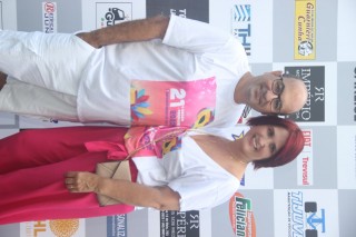 
<a style='margin-left: 5px;' class='btn btn-xs btn-social btn-facebook' href='https://www.facebook.com/sharer/sharer.php?u=https://www.galeramix.com.br/imagem/a119/800-800-90/conteudo/site_galerias/119/deseferrujem-56.jpg' rel='popup' data-width='500' data-height='400'><i class='fa fa-facebook'></i>Compartilhar <span class='hidden-xs'>no Facebook</span>
</a> 
<a class='btn btn-default btn-xs' target='_blank' href='imagem/a119/800-800-90/conteudo/site_galerias/119/deseferrujem-56.jpg'>
<span class='glyphicon glyphicon-cloud-download'></span> Salvar
</a>
