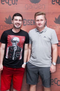 
                                <a style='margin-left: 5px;' class='btn btn-xs btn-social btn-facebook' href='https://www.facebook.com/sharer/sharer.php?u=https://www.galeramix.com.br/imagem/a12/800-800-90/conteudo/site_galerias/12/img1497.jpg' rel='popup' data-width='500' data-height='400'><i class='fa fa-facebook'></i>Compartilhar <span class='hidden-xs'>no Facebook</span>
                            </a> 
                            <a class='btn btn-default btn-xs' target='_blank' href='imagem/a12/800-800-90/conteudo/site_galerias/12/img1497.jpg'>
                                <span class='glyphicon glyphicon-cloud-download'></span> Salvar
                            </a>
                            