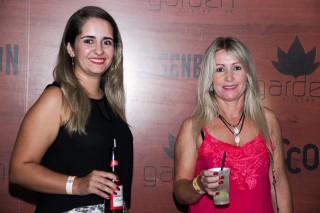 
<a style='margin-left: 5px;' class='btn btn-xs btn-social btn-facebook' href='https://www.facebook.com/sharer/sharer.php?u=https://www.galeramix.com.br/imagem/a12/800-800-90/conteudo/site_galerias/12/img1520.jpg' rel='popup' data-width='500' data-height='400'><i class='fa fa-facebook'></i>Compartilhar <span class='hidden-xs'>no Facebook</span>
</a> 
<a class='btn btn-default btn-xs' target='_blank' href='imagem/a12/800-800-90/conteudo/site_galerias/12/img1520.jpg'>
<span class='glyphicon glyphicon-cloud-download'></span> Salvar
</a>
