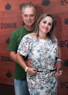 
<a style='margin-left: 5px;' class='btn btn-xs btn-social btn-facebook' href='https://www.facebook.com/sharer/sharer.php?u=https://www.galeramix.com.br/imagem/a12/800-800-90/conteudo/site_galerias/12/img1532.jpg' rel='popup' data-width='500' data-height='400'><i class='fa fa-facebook'></i>Compartilhar <span class='hidden-xs'>no Facebook</span>
</a> 
<a class='btn btn-default btn-xs' target='_blank' href='imagem/a12/800-800-90/conteudo/site_galerias/12/img1532.jpg'>
<span class='glyphicon glyphicon-cloud-download'></span> Salvar
</a>
