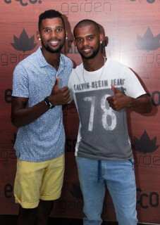 
<a style='margin-left: 5px;' class='btn btn-xs btn-social btn-facebook' href='https://www.facebook.com/sharer/sharer.php?u=https://www.galeramix.com.br/imagem/a12/800-800-90/conteudo/site_galerias/12/img1544.jpg' rel='popup' data-width='500' data-height='400'><i class='fa fa-facebook'></i>Compartilhar <span class='hidden-xs'>no Facebook</span>
</a> 
<a class='btn btn-default btn-xs' target='_blank' href='imagem/a12/800-800-90/conteudo/site_galerias/12/img1544.jpg'>
<span class='glyphicon glyphicon-cloud-download'></span> Salvar
</a>
