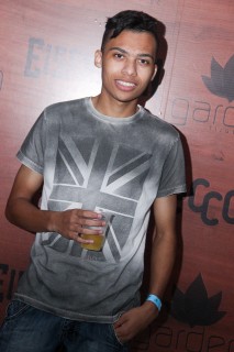 
<a style='margin-left: 5px;' class='btn btn-xs btn-social btn-facebook' href='https://www.facebook.com/sharer/sharer.php?u=https://www.galeramix.com.br/imagem/a12/800-800-90/conteudo/site_galerias/12/img1561.jpg' rel='popup' data-width='500' data-height='400'><i class='fa fa-facebook'></i>Compartilhar <span class='hidden-xs'>no Facebook</span>
</a> 
<a class='btn btn-default btn-xs' target='_blank' href='imagem/a12/800-800-90/conteudo/site_galerias/12/img1561.jpg'>
<span class='glyphicon glyphicon-cloud-download'></span> Salvar
</a>
