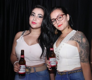 
<a style='margin-left: 5px;' class='btn btn-xs btn-social btn-facebook' href='https://www.facebook.com/sharer/sharer.php?u=https://www.galeramix.com.br/imagem/a12/800-800-90/conteudo/site_galerias/12/img1572.jpg' rel='popup' data-width='500' data-height='400'><i class='fa fa-facebook'></i>Compartilhar <span class='hidden-xs'>no Facebook</span>
</a> 
<a class='btn btn-default btn-xs' target='_blank' href='imagem/a12/800-800-90/conteudo/site_galerias/12/img1572.jpg'>
<span class='glyphicon glyphicon-cloud-download'></span> Salvar
</a>
