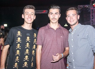 
<a style='margin-left: 5px;' class='btn btn-xs btn-social btn-facebook' href='https://www.facebook.com/sharer/sharer.php?u=https://www.galeramix.com.br/imagem/a12/800-800-90/conteudo/site_galerias/12/img1574.jpg' rel='popup' data-width='500' data-height='400'><i class='fa fa-facebook'></i>Compartilhar <span class='hidden-xs'>no Facebook</span>
</a> 
<a class='btn btn-default btn-xs' target='_blank' href='imagem/a12/800-800-90/conteudo/site_galerias/12/img1574.jpg'>
<span class='glyphicon glyphicon-cloud-download'></span> Salvar
</a>
