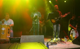 
<a style='margin-left: 5px;' class='btn btn-xs btn-social btn-facebook' href='https://www.facebook.com/sharer/sharer.php?u=https://www.galeramix.com.br/imagem/a12/800-800-90/conteudo/site_galerias/12/img1583.jpg' rel='popup' data-width='500' data-height='400'><i class='fa fa-facebook'></i>Compartilhar <span class='hidden-xs'>no Facebook</span>
</a> 
<a class='btn btn-default btn-xs' target='_blank' href='imagem/a12/800-800-90/conteudo/site_galerias/12/img1583.jpg'>
<span class='glyphicon glyphicon-cloud-download'></span> Salvar
</a>
