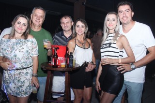 
<a style='margin-left: 5px;' class='btn btn-xs btn-social btn-facebook' href='https://www.facebook.com/sharer/sharer.php?u=https://www.galeramix.com.br/imagem/a12/800-800-90/conteudo/site_galerias/12/img1587.jpg' rel='popup' data-width='500' data-height='400'><i class='fa fa-facebook'></i>Compartilhar <span class='hidden-xs'>no Facebook</span>
</a> 
<a class='btn btn-default btn-xs' target='_blank' href='imagem/a12/800-800-90/conteudo/site_galerias/12/img1587.jpg'>
<span class='glyphicon glyphicon-cloud-download'></span> Salvar
</a>
