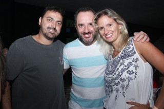 
<a style='margin-left: 5px;' class='btn btn-xs btn-social btn-facebook' href='https://www.facebook.com/sharer/sharer.php?u=https://www.galeramix.com.br/imagem/a12/800-800-90/conteudo/site_galerias/12/img1615.jpg' rel='popup' data-width='500' data-height='400'><i class='fa fa-facebook'></i>Compartilhar <span class='hidden-xs'>no Facebook</span>
</a> 
<a class='btn btn-default btn-xs' target='_blank' href='imagem/a12/800-800-90/conteudo/site_galerias/12/img1615.jpg'>
<span class='glyphicon glyphicon-cloud-download'></span> Salvar
</a>
