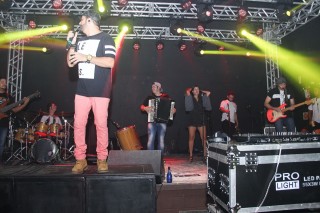 
<a style='margin-left: 5px;' class='btn btn-xs btn-social btn-facebook' href='https://www.facebook.com/sharer/sharer.php?u=https://www.galeramix.com.br/imagem/a12/800-800-90/conteudo/site_galerias/12/img1621.jpg' rel='popup' data-width='500' data-height='400'><i class='fa fa-facebook'></i>Compartilhar <span class='hidden-xs'>no Facebook</span>
</a> 
<a class='btn btn-default btn-xs' target='_blank' href='imagem/a12/800-800-90/conteudo/site_galerias/12/img1621.jpg'>
<span class='glyphicon glyphicon-cloud-download'></span> Salvar
</a>
