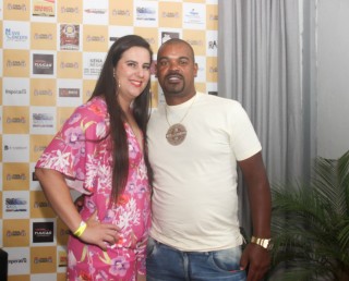 
<a style='margin-left: 5px;' class='btn btn-xs btn-social btn-facebook' href='https://www.facebook.com/sharer/sharer.php?u=https://www.galeramix.com.br/imagem/a120/800-800-90/conteudo/site_galerias/120/e-hoje-que-eu-volto-amanha-11.jpg' rel='popup' data-width='500' data-height='400'><i class='fa fa-facebook'></i>Compartilhar <span class='hidden-xs'>no Facebook</span>
</a> 
<a class='btn btn-default btn-xs' target='_blank' href='imagem/a120/800-800-90/conteudo/site_galerias/120/e-hoje-que-eu-volto-amanha-11.jpg'>
<span class='glyphicon glyphicon-cloud-download'></span> Salvar
</a>
